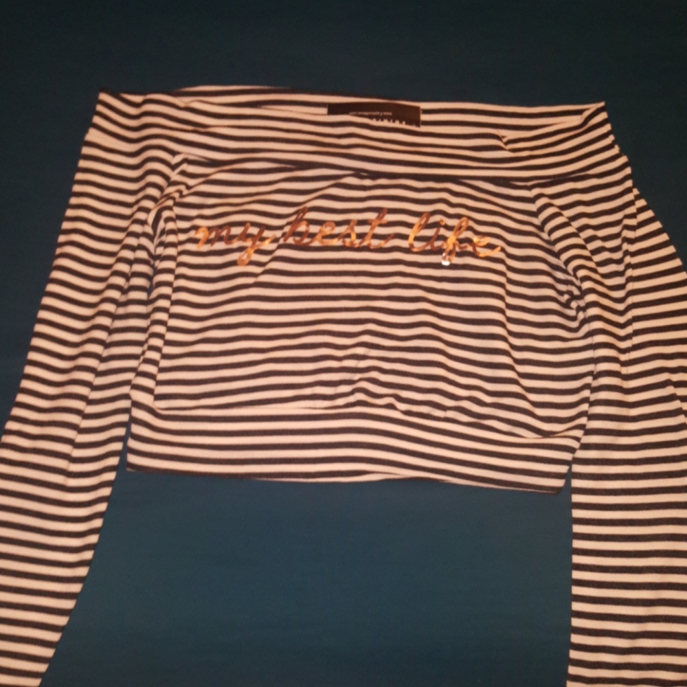Croptop blouse with "my best life" written across